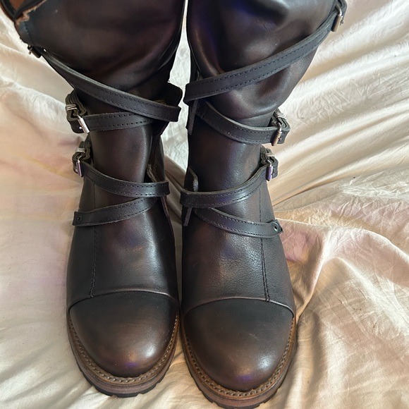 Freebirds - Picture 15 of 15